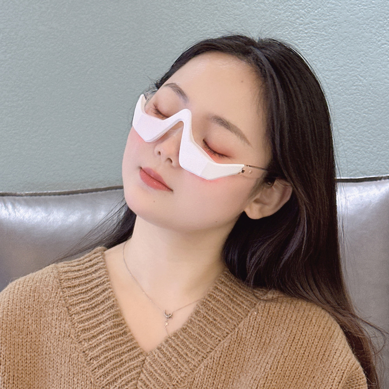 3D眼振動 LED 赤光治療装置